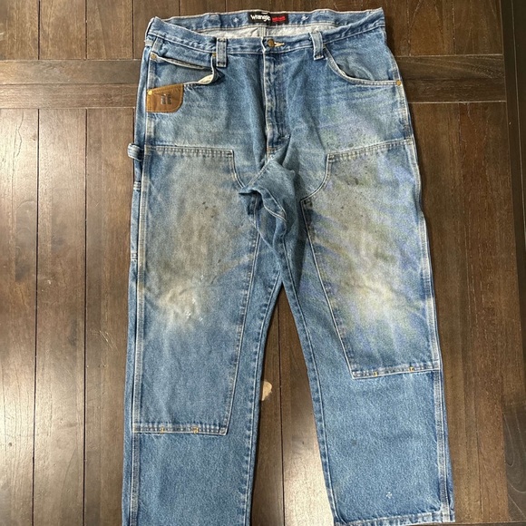 WRANGLER DOUBLE KNEES 
Nice Grass Stains

36/34 - Picture 1 of 3